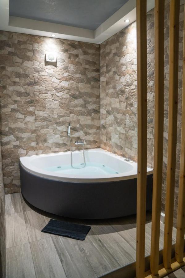 Guesthouse Aelia Káto Loutrákion Екстериор снимка