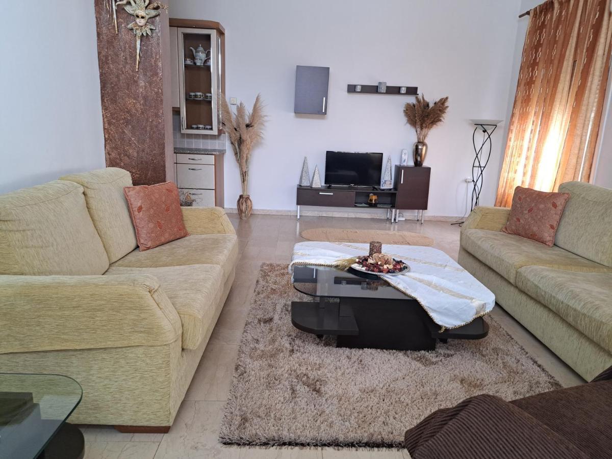 Guesthouse Aelia Káto Loutrákion Екстериор снимка
